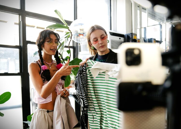 ΑΑΔΕ: Σαρωτικοί έλεγχοι στους Influencers, Ποιοι μπαίνουν στο στόχαστρο