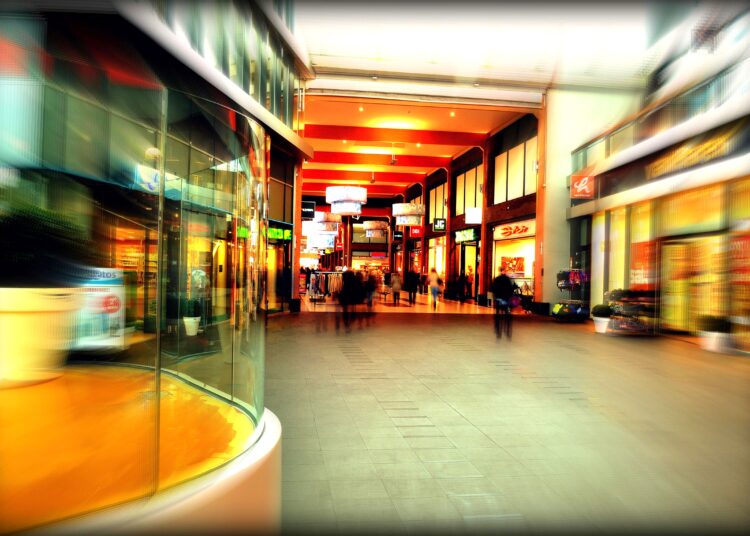 Ρεκόρ ανόδου στο λιανικό εμπόριο: Ποιοι κλάδοι και περιφέρειες ξεχώρισαν