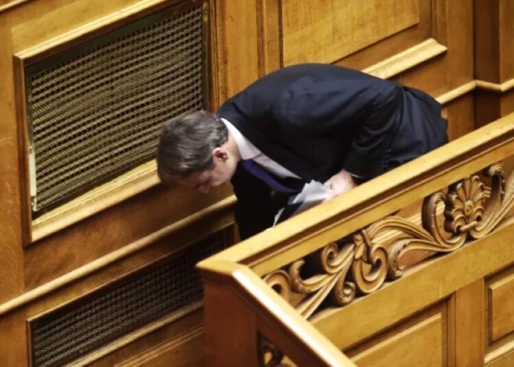 Βουλή: Αναστάτωση στα κοινοβουλευτικά έδρανα – Γιατί έφυγε εσπευσμένα ο πρωθυπουργός
