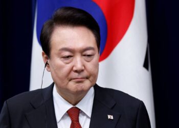 Στρατιωτικός νόμος στη Νότια Κορέα: Άρματα στους δρόμους της Σεούλ -Εισβολή του στρατού στη Βουλή (vids)