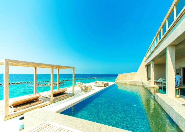 Πισίνες Made in Αιγαίο: Η νέα τάση στον Τουρισμό