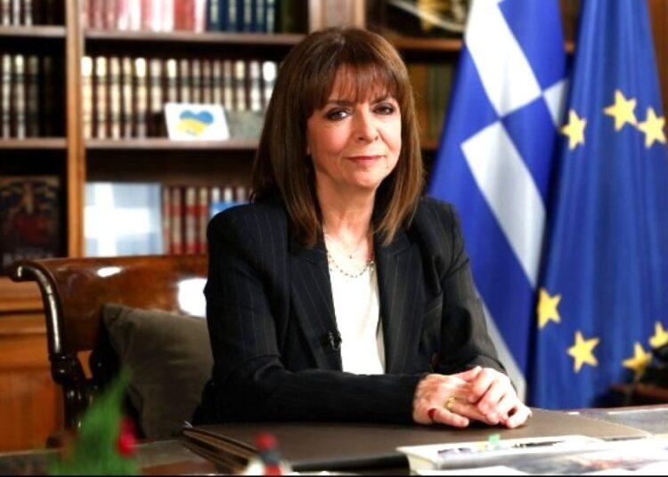 Οι ευχές της πολιτικής ηγεσίας για το 2025