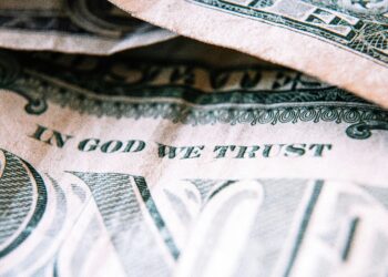 Το ευρώ σε «τεντωμένο» σκοινί: Πόσο ακόμα θα αντέξει τη συνεχή πίεση;