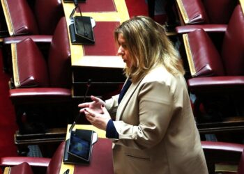 Συρεγγέλα: Το ΠΑΣΟΚ θεωρεί «αφαίμαξη του λαού» τη μείωση φόρων και ακολουθεί τακτικές 2009