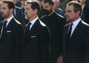 Οι Γλύξμπουργκ γίνονται «ντε Γκρέτσια» στα δηματολόγια