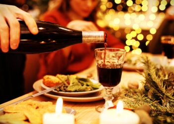 ΕΦΕΤ: Οδηγός για ασφαλή και υγιεινά εορταστικά τραπέζια