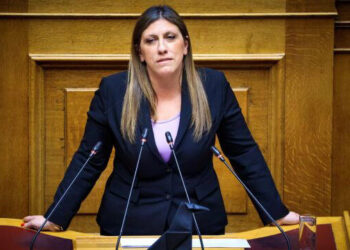 Κωνσταντοπούλου σε Χατζηδάκη: Bγαίνουν οι βουλευτές σας με 830 ευρώ, που λέτε ότι πρέπει να χαίρονται οι πολίτες;