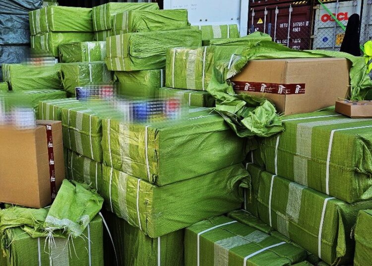 Κατάσχεση-μαμούθ λαθραίων τσιγάρων αξίας 2 εκατ. ευρώ στον ΣΕΜΠΟ Πειραιά