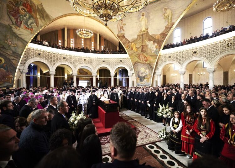 Σε κλίμα συγκίνησης ετάφη ο μακαριστός Αναστάσιος: Ποιοι έδωσαν το παρών (video&φωτό)