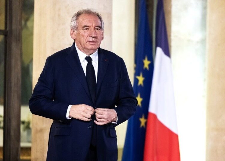 Ο Μπαϊρού στήνει μέτωπο κατά της έλευσης Τραμπ: «Μας υποχρεώνει να ενωθούμε»