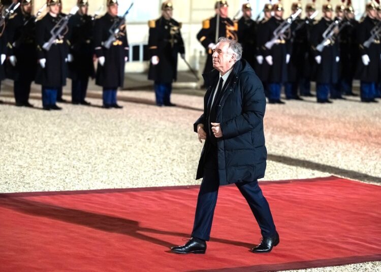 Ο Μπαϊρού στήνει μέτωπο κατά της έλευσης Τραμπ: «Μας υποχρεώνει να ενωθούμε»