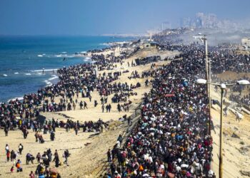 Μια λαοθάλασσα επιστρέφει στη Γάζα: Ελπίδα ανάμεσα στα ερείπια (video)