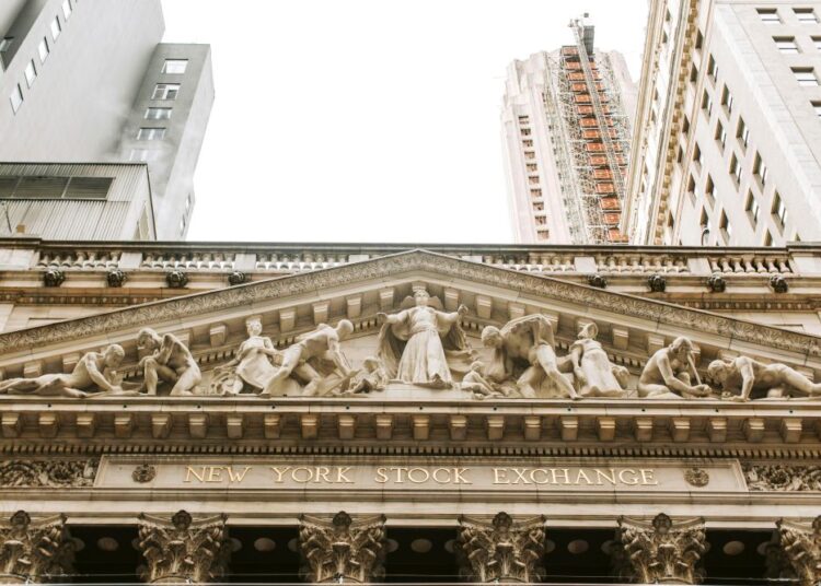 Νέα Υόρκη: Dow Jones στα ύψη, Nasdaq σε ελεύθερη πτώση