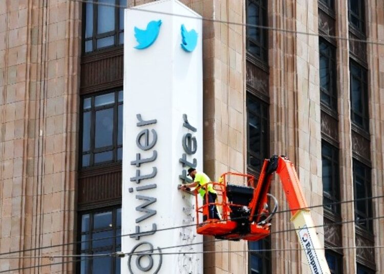 Βρετανία: Η τοξικότητα στο Χ απωθεί Πανεπιστήμια και θεσμούς