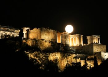 Ιστορικό ρεκόρ για τον Ελληνικό Τουρισμό: Τι δείχνουν 4 έρευνες για το 2025