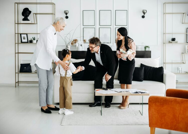 Ενίσχυση για ανάδοχους γονείς παιδιών με αναπηρία: Το νέο πλαίσιο στήριξης