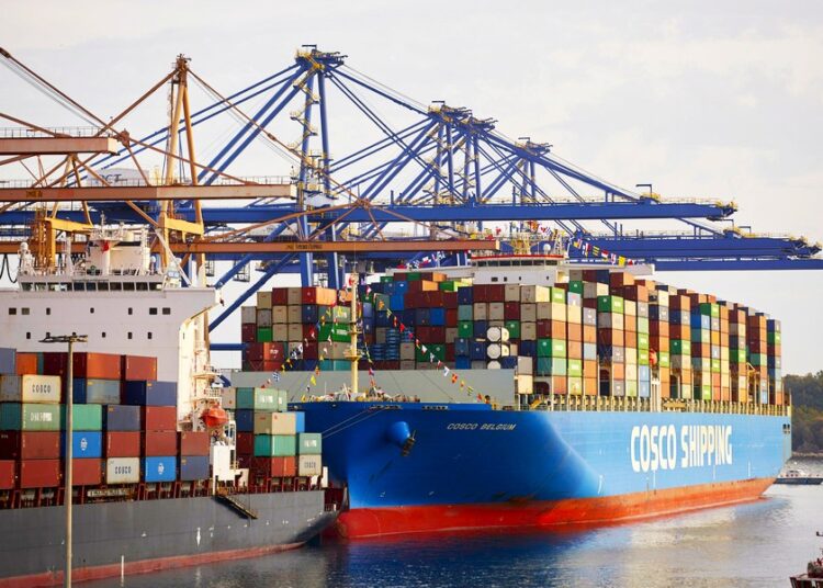 Reuters: Η «μαύρη λίστα» των ΗΠΑ δεν φρενάρει τον Πειραιά