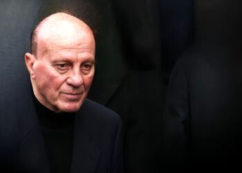 Σε κρίσιμη κατάσταση ο Μίμης Δομάζος: Το ιατρικό ανακοινωθέν