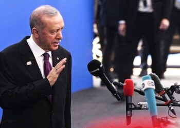 O Ερντογάν αναθεωρεί την «Κόκκινη Βίβλο»: Τι σημαίνει για Συρία, Γάζα και… γείτονες