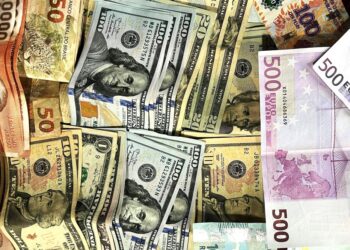 Το ευρώ κερδίζει έδαφος έναντι του δολαρίου: Τι δείχνουν τα διεθνή στοιχεία
