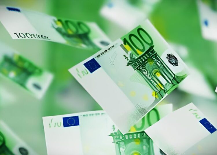 Απώλειες στο συνάλλαγμα: Το ευρώ και η στερλίνα σε πτωτική τροχιά