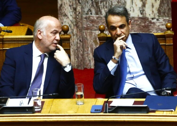 Νομοσχέδιο για την ενδοοικογενειακή βία: Σφοδρή αντιπαράθεση στη Βουλή