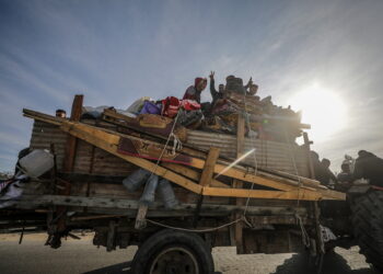 Γάζα: Εκεχειρία σε ισχύ – Τρεις όμηροι απελευθερώθηκαν, πανηγυρισμοί στους δρόμους (φωτό&video)