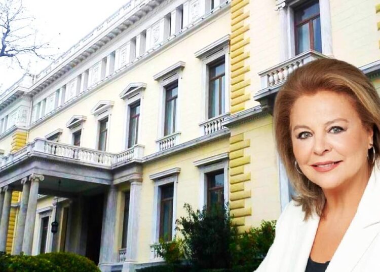 Μήνυμα δημοκρατίας από τη Λούκα Κατσέλη: «Ιδιαίτερα τιμητική η πρόταση»