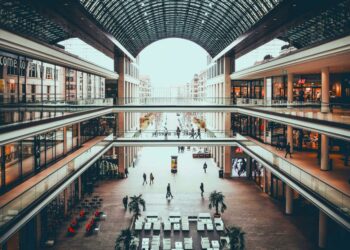 Νοέμβριος 2024: Ανοδικός ο τζίρος του λιανεμπορίου, αλλά με μικτές τάσεις