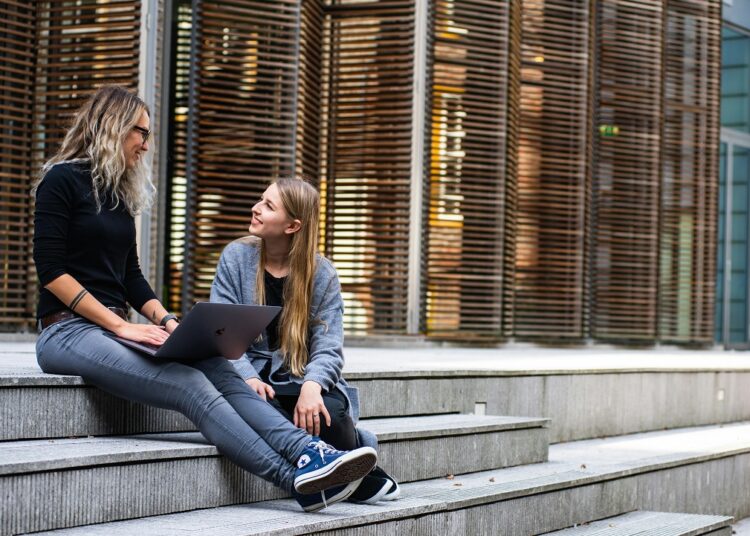 Μην γίνεσαι βαρετός: 5 σημαντικά λάθη στην επικοινωνία που πρέπει να αποφεύγεις