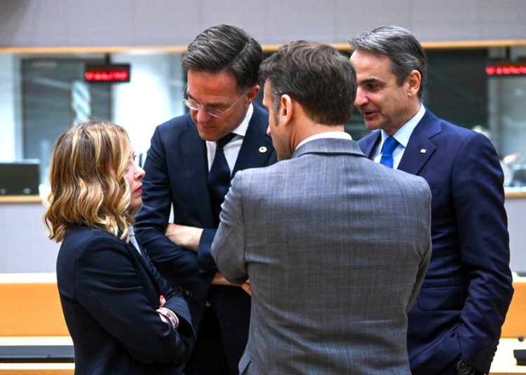 Μελόνι: Δίπλα στον Μητσοτάκη για άμυνα, μετανάστευση και κλίμα