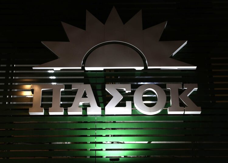 Το «όλον» ΠΑΣΟΚ αποχαιρετά τον Κώστα Σημίτη – Η ανακοίνωση του νοσοκομείου