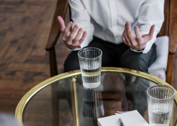 Πέντε κόλπα για να σε συμπαθήσουν όλοι: Απλές και σίγουρες τακτικές