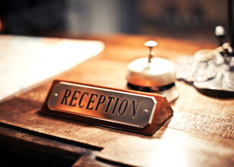 Νέα τέλη για ξενοδοχεία και Airbnb: Τι αλλάζει από το 2025