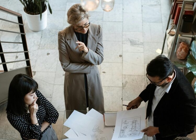 Τι σημαίνει στα ελληνικά «de facto»; Πότε το χρησιμοποιούμε - Δείτε τα παραδείγματα