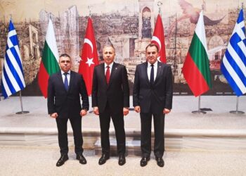 Τριμερές «παιχνίδι» στο μεταναστευτικό: Ελλάδα, Τουρκία και Βουλγαρία στην ίδια «βάρκα»