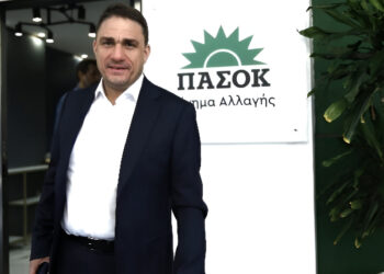 Ασφάλιστρα Υγείας: Tο ΠΑΣΟΚ «απειλεί» να αναλάβει δράση, κόντρα στην κυβερνητική «αβελτηρία»