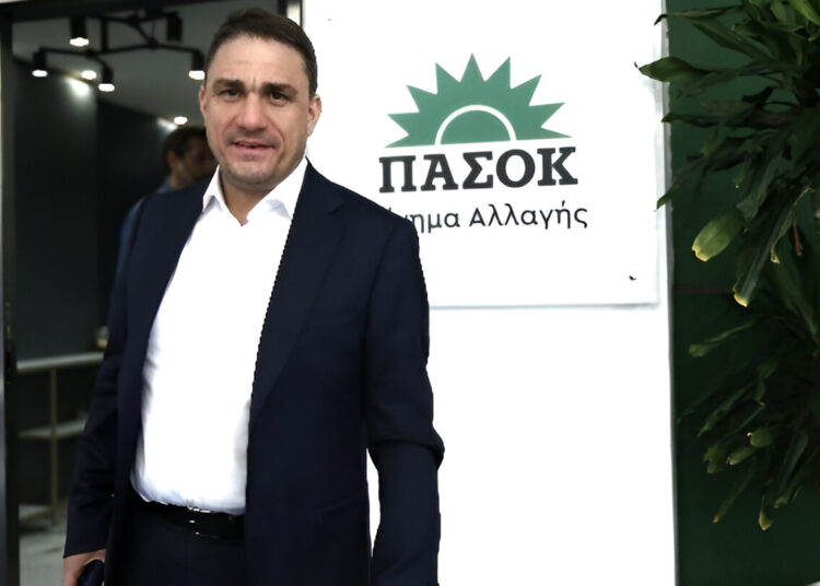 Ασφάλιστρα Υγείας: Tο ΠΑΣΟΚ «απειλεί» να αναλάβει δράση, κόντρα στην κυβερνητική «αβελτηρία»