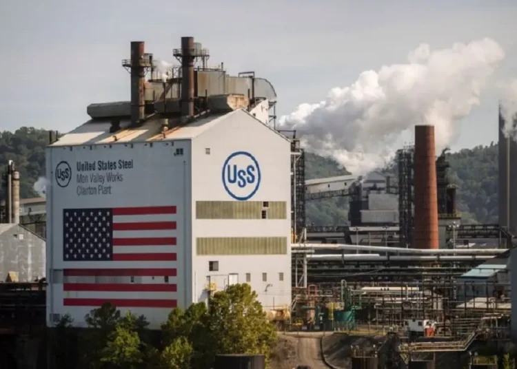 Ιαπωνία/ΗΠΑ: Σκληρή κόντρα για το deal στη χαλυβουργία που ακύρωσε ο Μπάιντεν