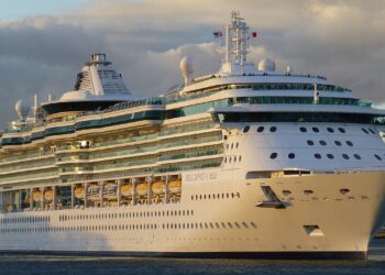 Η Royal Caribbean ρίχνει άγκυρα στον Πειραιά
