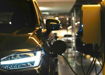 Ηλεκτροκίνηση: Έκρηξη θέσεων εργασίας – Διπλασιασμός απασχόλησης έως το 2030