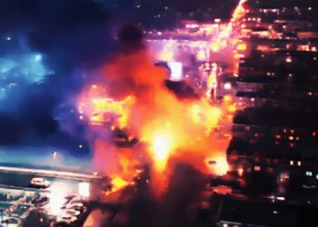 Φιλαδέλφεια: Αεροσκάφος με 6 επιβαίνοντες «έπεσε» σε σπίτια – Κανένας επιζών (video)