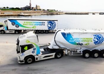 Ο Όμιλος ΗΡΑΚΛΗΣ εισάγει τα πρώτα ηλεκτρικά φορτηγά τσιμέντου στην Ελλάδα
