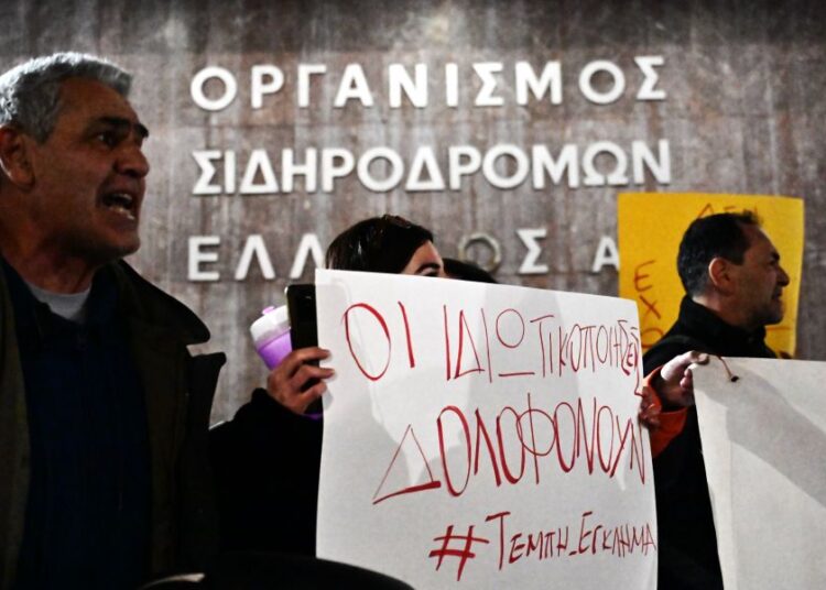 Νέες «σκιές» στη δικογραφία των Τεμπών: Τι απέκρυψε η Hellenic Train