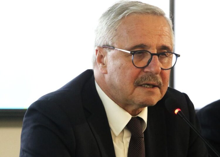 «Καθαρή Βιομηχανική Συμφωνία» χωρίς καθαρό σχέδιο – Οι ενστάσεις Μανιάτη