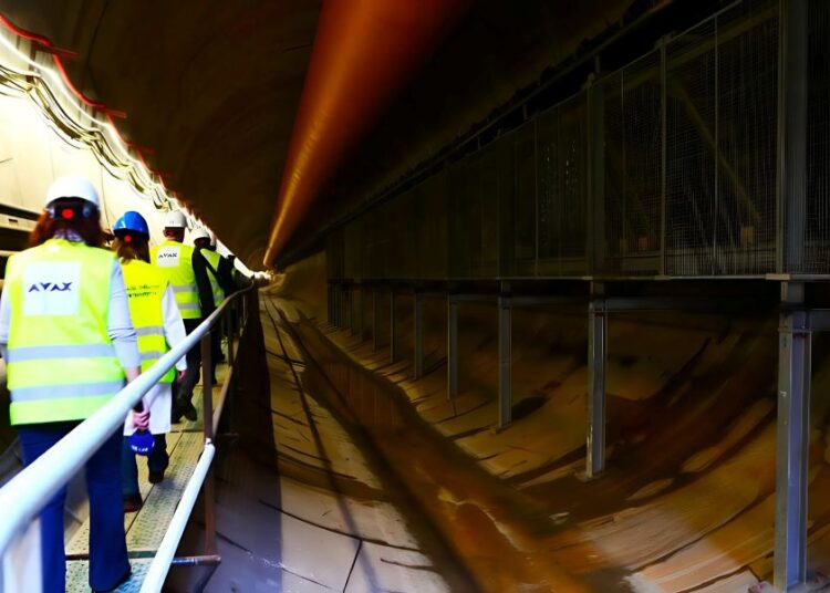 Η ΑΒΑΞ σε αγώνα ακριβείας για τη Γραμμή 4: Η «γεωμετρία» ενός έργου πρόκληση (video)