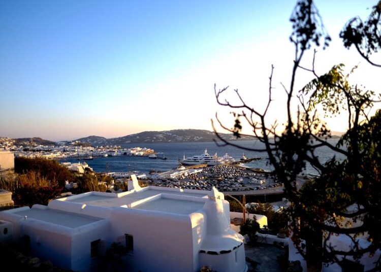 Μάχη κατά της αυθαίρετης δόμησης στη Μύκονο: Βαρύτατα πρόστιμα και κατεδαφίσεις