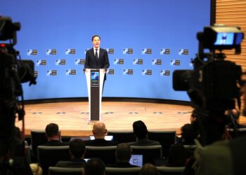 Αυξημένες αμυντικές δαπάνες ζητά ο Ρούτε – Στο πνεύμα των ΗΠΑ για επιμερισμό βαρών