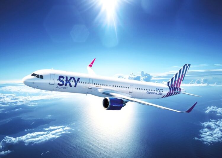 SKY express: Έκτακτες πτήσεις για Σαντορίνη – Ενισχύεται η αεροπορική σύνδεση