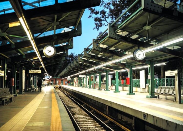 Οι πεζογέφυρες του Μετρό περνούν… από έλεγχο: Σκανάρισμα στα γερασμένα τμήματα